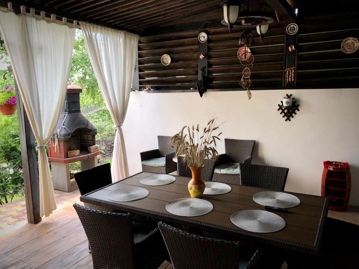Casa Paunescu Milostea ภายนอก รูปภาพ