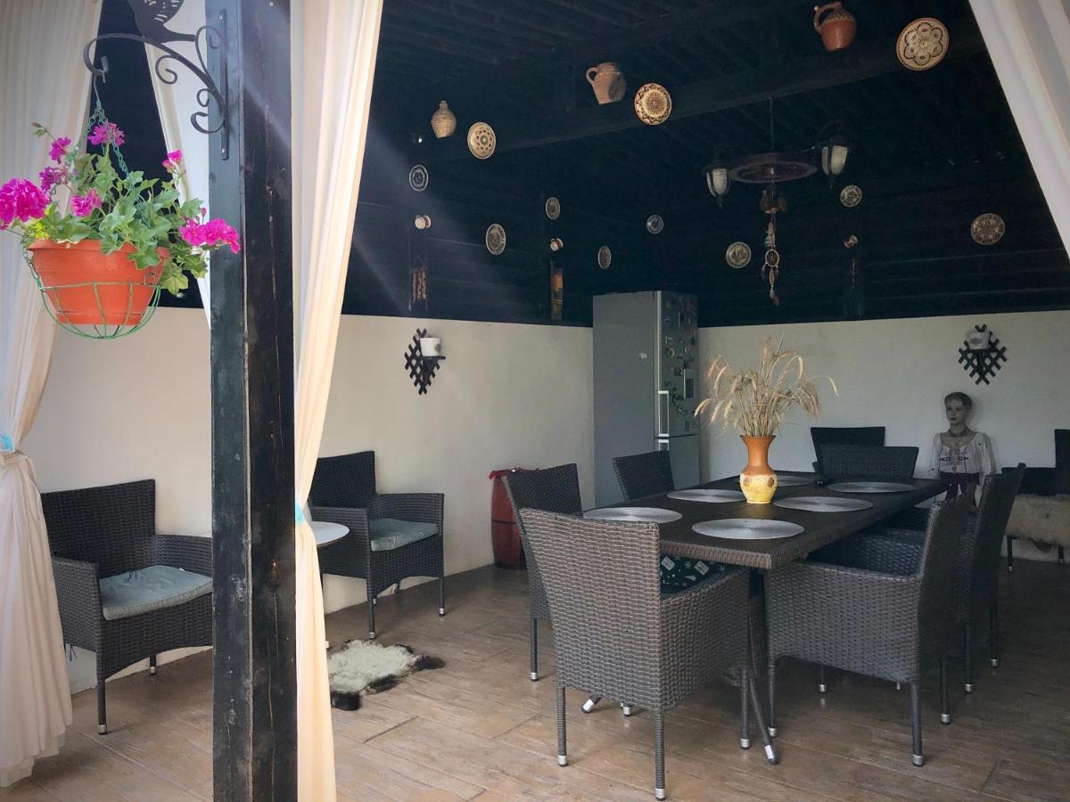 Casa Paunescu Milostea ภายนอก รูปภาพ