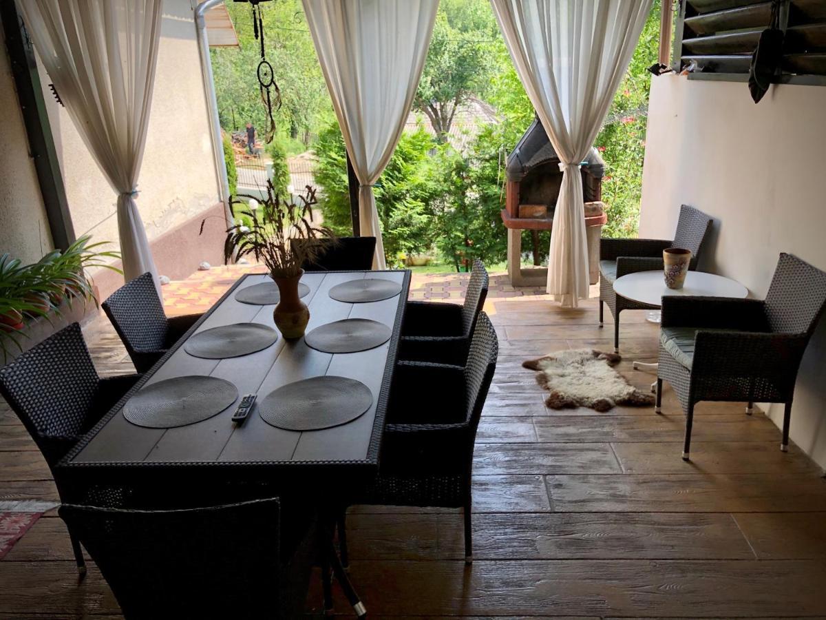 Casa Paunescu Milostea ภายนอก รูปภาพ